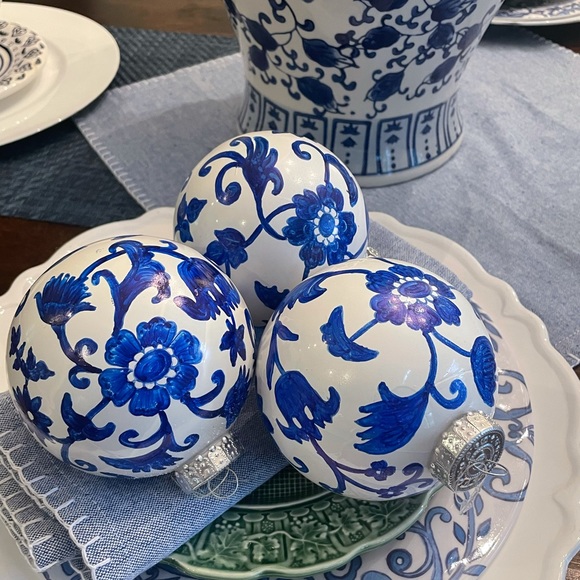 Handpainted Chinoiserie Christmas Ornament Set - Picture 6 of 7